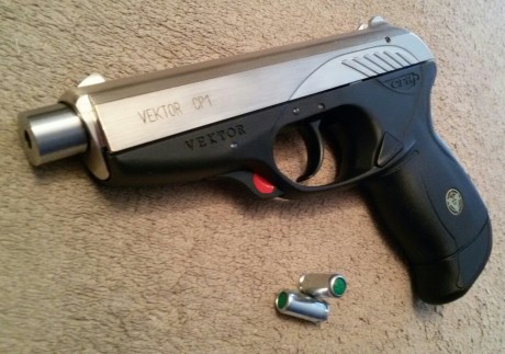   Hola otra vez!
Vendo pistola Vektor CP1 en calibre 9mmPAK NUEVA, recien traida de Alemania. Fabricada 01