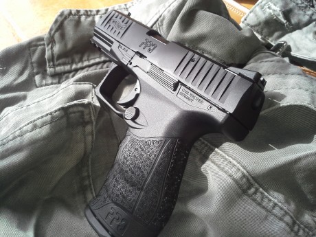 Vendo o cambio,de nuevo, pistola Walther mod. PPQ del 22lr, con dos cargadores, libro, herramientas todo 11