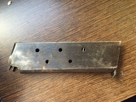 Hola. 
Busco un cargador para la pistola Colt modelo M1911A1 de los fabricados y usados durante el periodo 71