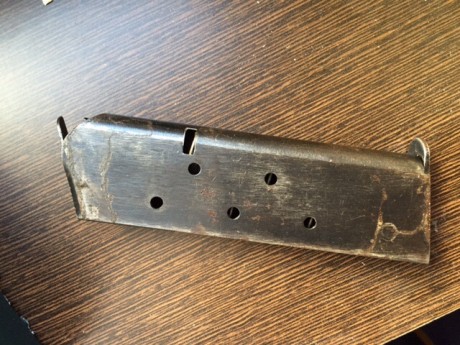 Hola. 
Busco un cargador para la pistola Colt modelo M1911A1 de los fabricados y usados durante el periodo 70