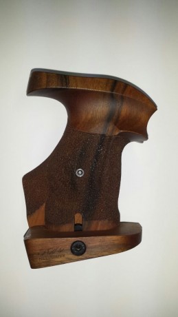 Hola a todos.
Pongo a la venta cachas anatómicas de revólver S&W .
Marca K Nill , armazón K/L  culo 02