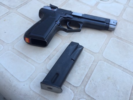 VENDO O CAMBIO PISTOLA LLAMA 87, ESTÁ IMPECABLE. PRECIO: 245€ CON GASTOS DE ENVÍO INCLUIDOS. VENTA O CAMBIO 00