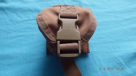 Portagranadas en color coyote.Valido como pequeño bolsito multiuso.

Es de la marca americana CONDOR Tactical, 02