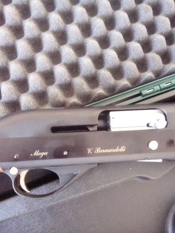 Vendo escopeta semiautomatica BERNARDELLI MEGA  de 66cm de cañon, 5 chokes mas un prolongador de 5cm, 00
