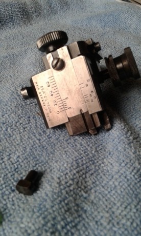 Hola
Vendo un diópter Alfred J. Parker, de Bisley Works, Birmingham.
El modelo es el T.Z. 3/53 (Twin Zero), 10