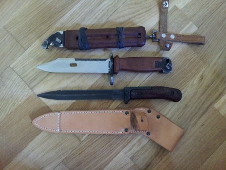 SE vende bayoneta AK original del ejercito ruso por 45€ envio incluido 

La bayoneta de Vz58 por 35€ con 01