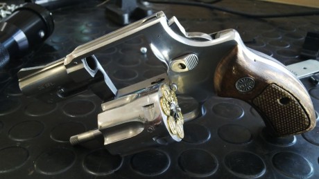 Compro cachas de goma para revolver Astra 680 2"
El revolver en cuestión es el de la Foto.
Contacto 00