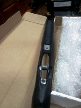 Hola.
Un amigo vende una culata para rifle de precisión. Estaba montada en una acción Remington 700.
Tiene 12