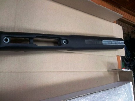 Hola.
Un amigo vende una culata para rifle de precisión. Estaba montada en una acción Remington 700.
Tiene 11