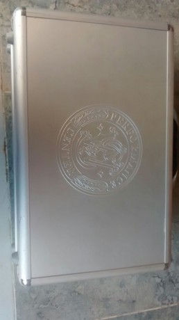 Buenas, un compañero me ha pedido que le venda su preciosa Pistola de  9 mm.

Se trata de una Smith&Wesson 22