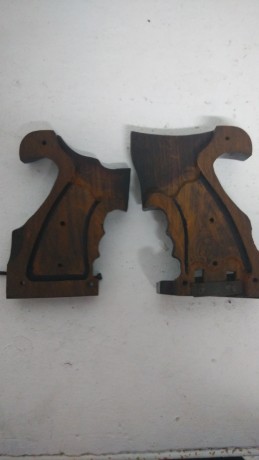hola vendo unas cachas seminuevas de madera de cocobolo para revolver armazon K o L su estado es impecable 10
