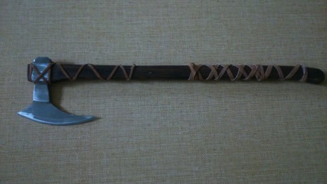 Hola a todos, abro este nuevo tema para enseñar uno de mis hobbys . Realizo espadas, hachas,  dagas, y 101