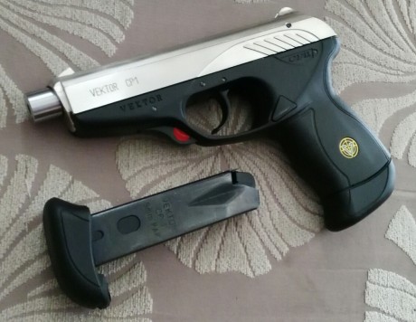   Hola otra vez!
Vendo pistola Vektor CP1 en calibre 9mmPAK NUEVA, recien traida de Alemania. Fabricada 20