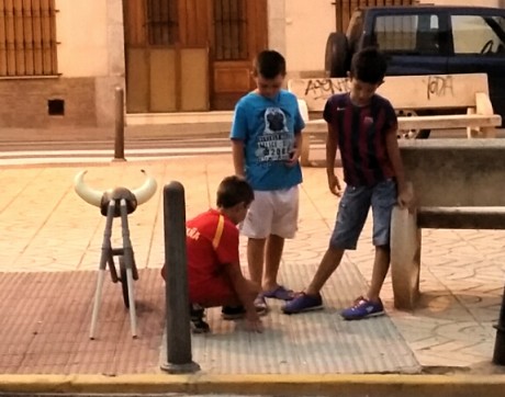 No tienen imaginación ni ná.
    Miren si no el toro .
    Y las camisetas.Ja,ja,ja. :apla: 
    Me alegraron 01