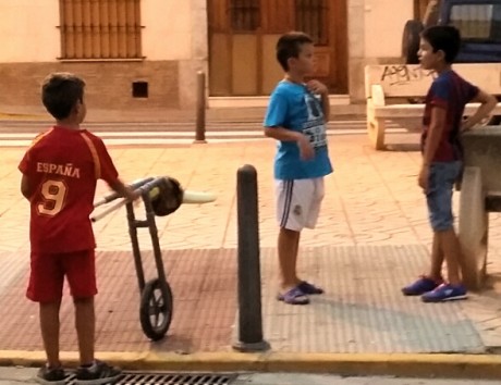 No tienen imaginación ni ná.
    Miren si no el toro .
    Y las camisetas.Ja,ja,ja. :apla: 
    Me alegraron 00