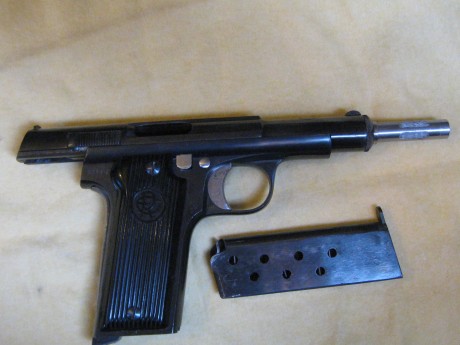 Vendo pistola República Española, copia de la Astra 400, fabricada en Alginet (Valencia), donde se produjeron 51