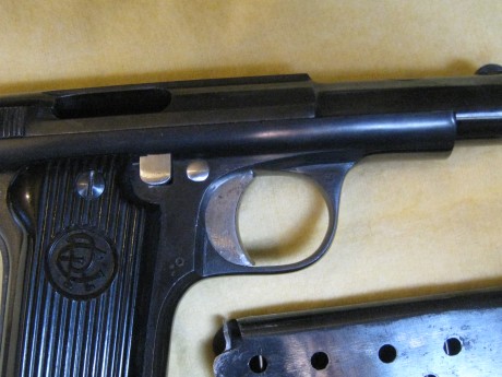 Vendo pistola República Española, copia de la Astra 400, fabricada en Alginet (Valencia), donde se produjeron 50
