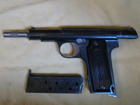 Vendo pistola República Española, copia de la Astra 400, fabricada en Alginet (Valencia), donde se produjeron 61