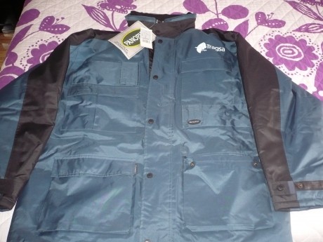 Hola un saludo a todos. Quisiera cambiar un chaquetón de trabajo para invierno por un pantalón camuflaje 12