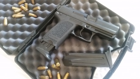 se vende esta pistola como nueva ,sin un rasguño, dos cargadores y caja original  200 euros mas envio, 01