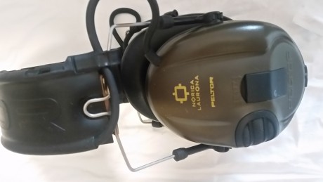 en venta estos cascos,  70  euros mas envio están en Badalona están en perfectas condiciones de estética 01