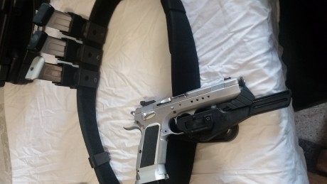 se vende todo junto ,esta lista para usar con tanfoglio limited , cinturón regulable ,contracinturon, 01
