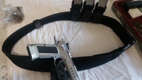se vende todo junto ,esta lista para usar con tanfoglio limited , cinturón regulable ,contracinturon, 00
