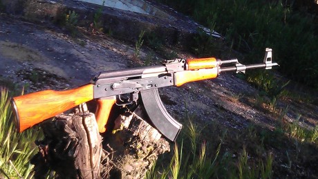Hola.

Pongo a la venta lo que creo que es una rareza: un AK-47 cybergun de co2 para ballines de acero 90