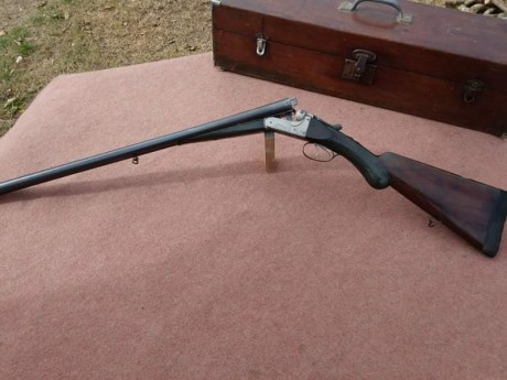 La escopeta de cañones yuxtapuestos, en nuestro lenguaje popular paralela o plana es la escopeta de caza 82