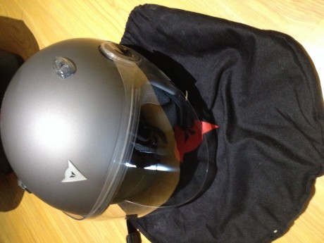 Vaciando trastero
Casco marca DAINESE talla 54 / XS nuevo sin uso con su funda. Pantalla intacta interior 02