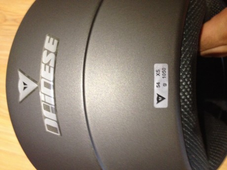 Vaciando trastero
Casco marca DAINESE talla 54 / XS nuevo sin uso con su funda. Pantalla intacta interior 12