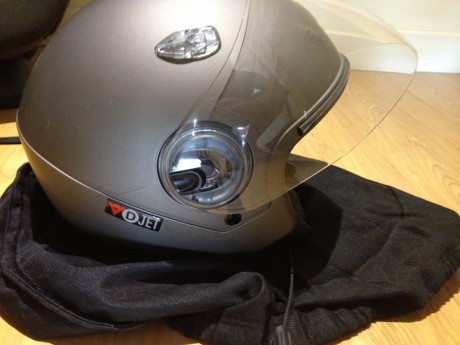 Vaciando trastero
Casco marca DAINESE talla 54 / XS nuevo sin uso con su funda. Pantalla intacta interior 10