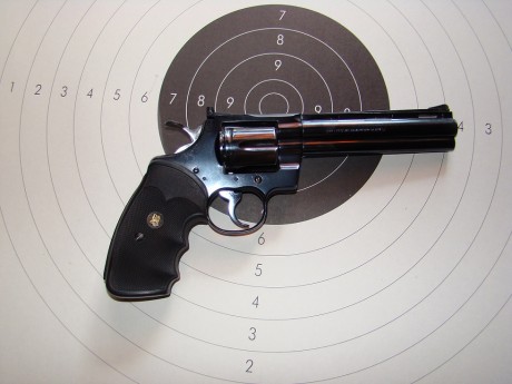 Vendo revolver Colt Python en 6 pulgadas, estado usado con un disparador ajustado, parece que no da el 01