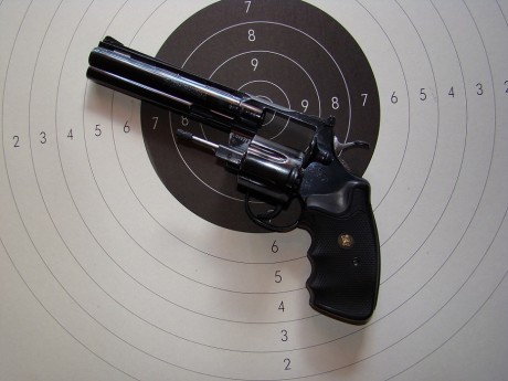 Vendo revolver Colt Python en 6 pulgadas, estado usado con un disparador ajustado, parece que no da el 00