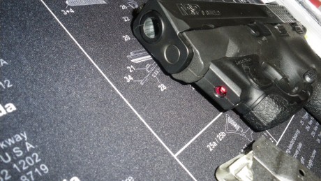 Se vende laser de la prestigiosa marca LASERMAX para la pistola smith wesson MP9 SHIELD, funciona correctamente. 01