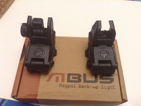 Vendo  Magpul quia de 11 mm,regulable. Abatibles.
 Precio                                     60 € portes 00