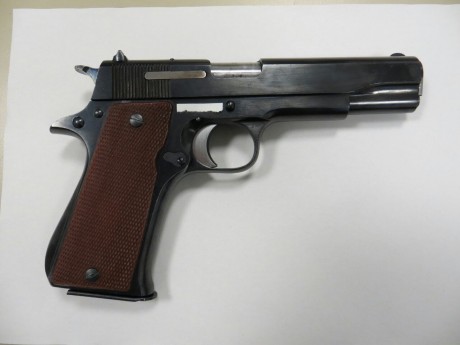 Buenas gente:

 Un compañero me pide el favor de que le anuncie un arma que quiere vender, y que a mi 02