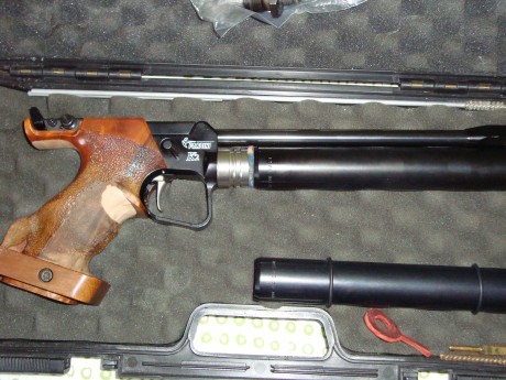 hola
se vende pistola de aire pardini K2 
para competicion 10 mtrs 
lleva 2 botellas 
adaptador de carga
las 10