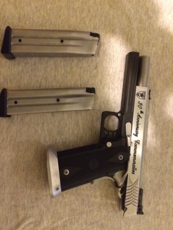 Buenas tardes, un compañero del club me pide que le ponga a la venta esta preciosidad de pistola, una 01