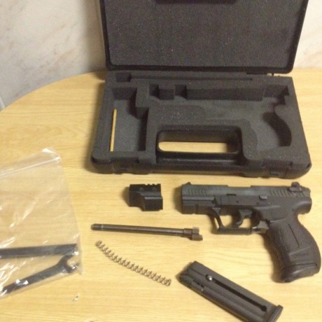 -A la venta esta pequeña pistola del 22LR con cañon corto y además otro cañón largo( TARGET).
El arma 00