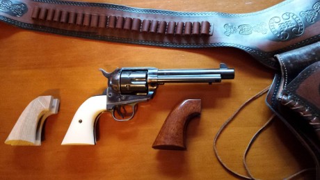 Hola, después de darle muchas vueltas he decidido quitarme el Uberti del .45 Long Colt, guiado en AE, 00