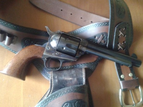 Hola, después de darle muchas vueltas he decidido quitarme el Uberti del .45 Long Colt, guiado en AE, 11