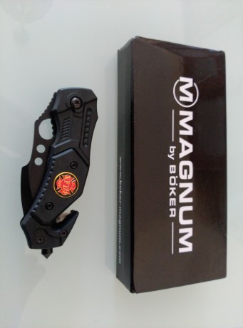 Vendo navaja nueva a estrenar, sin usar para nada de nada, nunca sacada de su funda salvo para mirarla 02