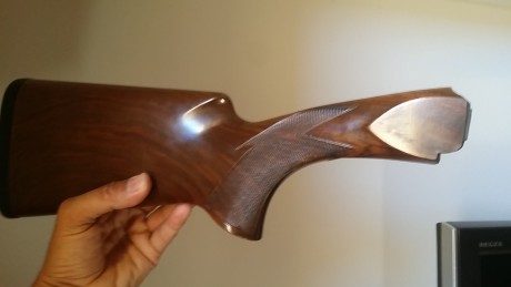 Vendo esta culata original de una perazzi mx8 trap original. La culata tiene dos puntitos en la laca y 10
