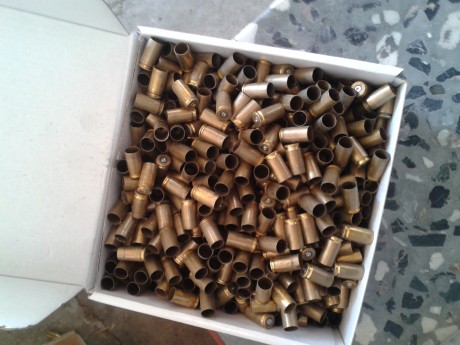 Saludos, vendo las vainas que tengo del 9 mm Pb. Van a granel, no en cajas pero bien despachadas. Las 01