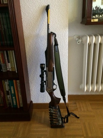 - Semiautomático, calibre: 30-06
- Cañón: 51 cm.
- Punto de mira «Optic Fibre», alza adj.bat.rib
- Cargador 02