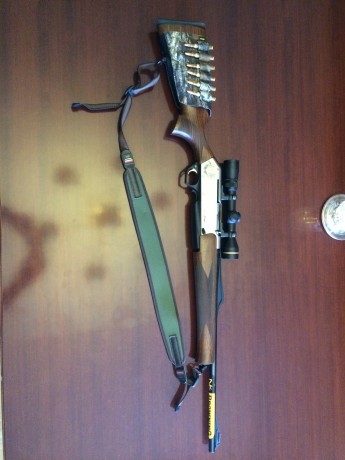 - Semiautomático, calibre: 30-06
- Cañón: 51 cm.
- Punto de mira «Optic Fibre», alza adj.bat.rib
- Cargador 00