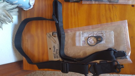 Pues la compré  no ha salido del piso. 
Se incluye la placa de cogida rápida al bufer Noveske.

75 eur 00