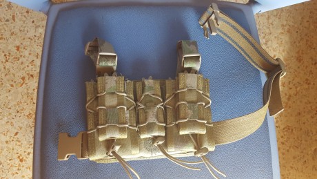 Si ,,es una funda pernera para Poner cargadores de ar 15 y pistola a la vez. No se ha estrenado 

El modelo 00