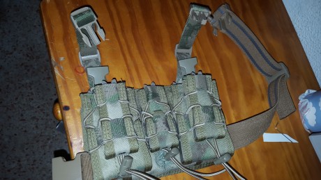 Si ,,es una funda pernera para Poner cargadores de ar 15 y pistola a la vez. No se ha estrenado 

El modelo 40